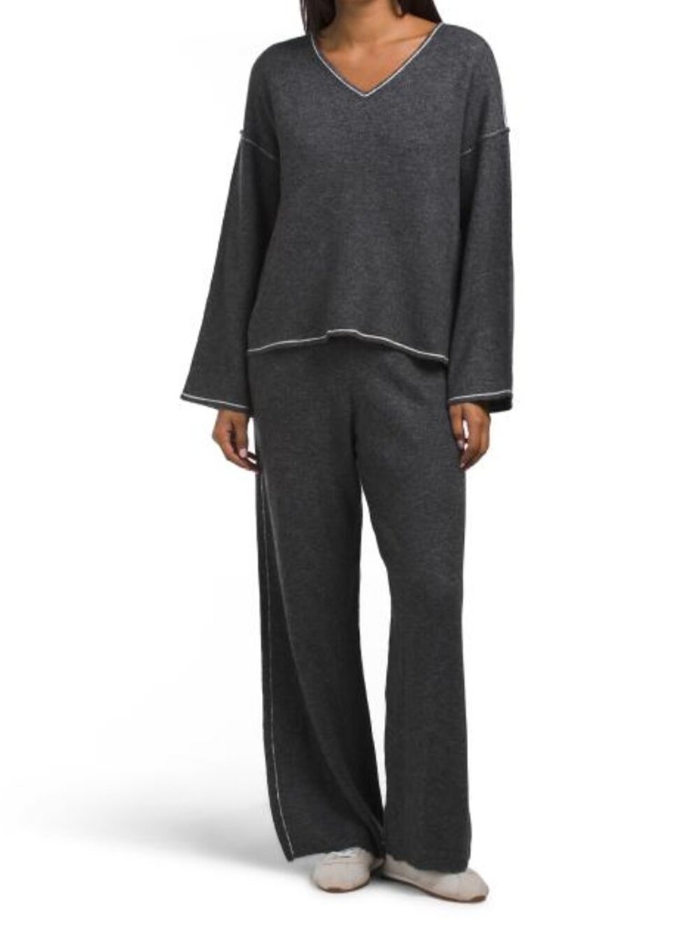 VINCE CAMUTO 2pc Sweater And Pants Set